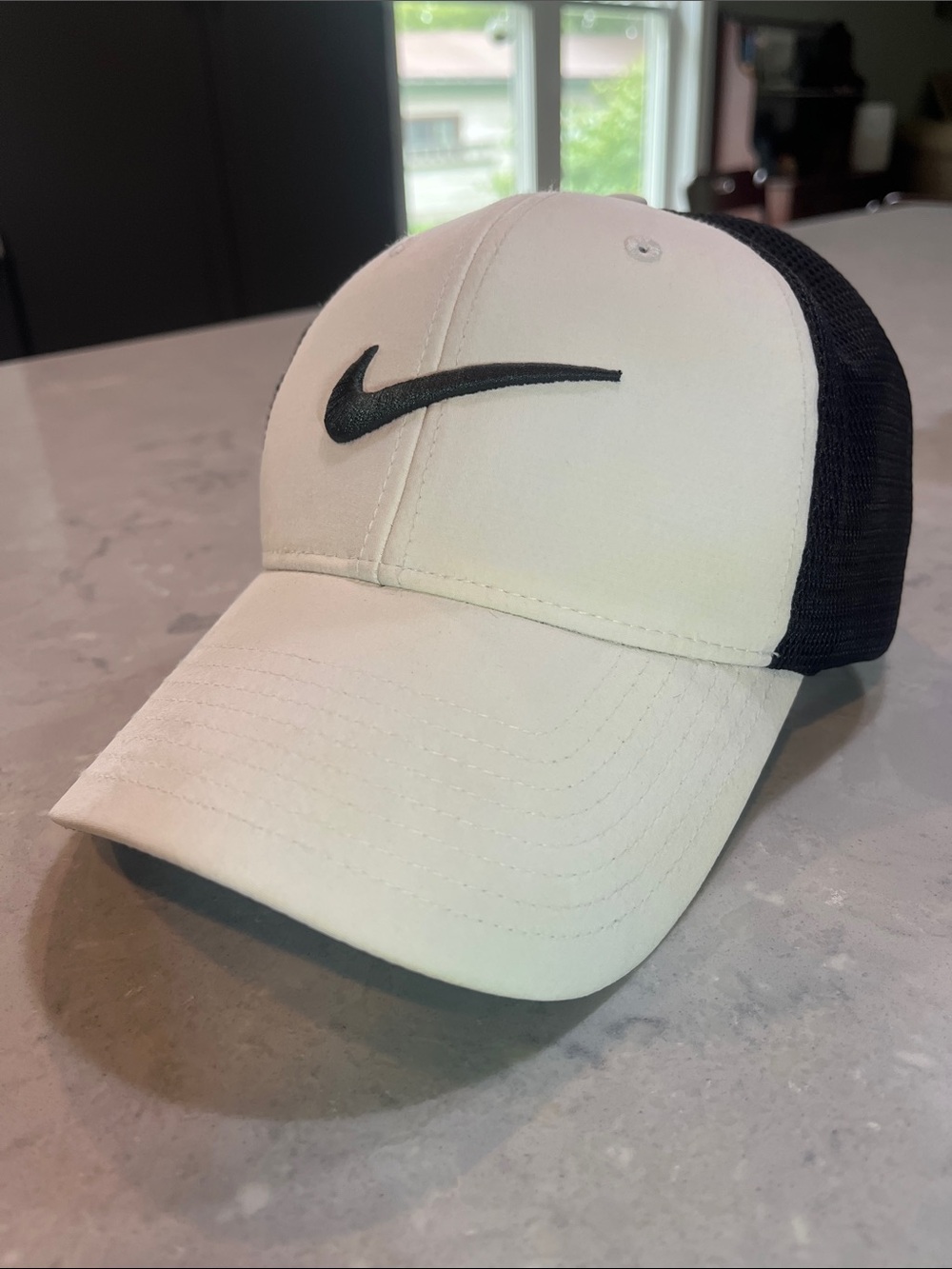 Nike Golf Men’s Two-Tone Cap - White & Black